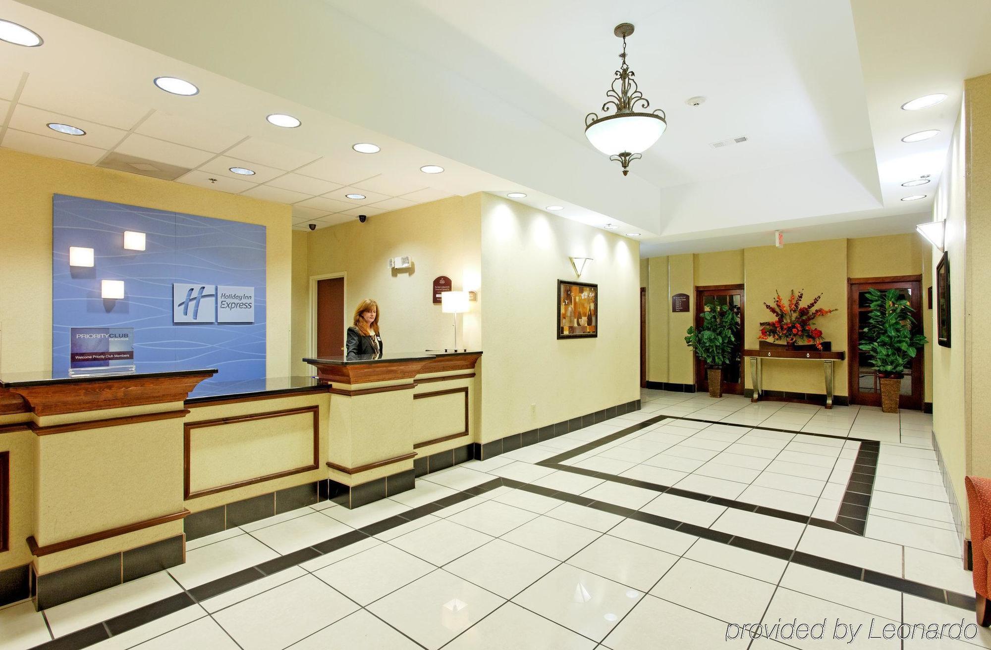 Holiday Inn Express & Suites Sylacauga מראה פנימי תמונה
